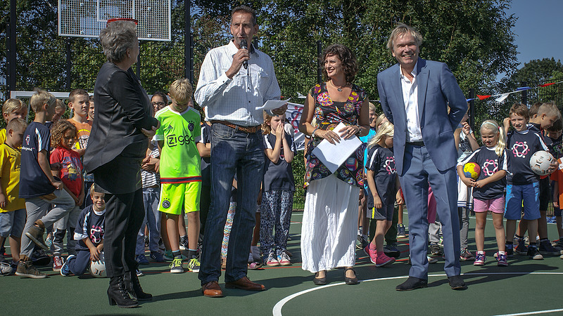 Sportveld voor Vinckhuysenschool in West-Graftdijk feestelijk geopend