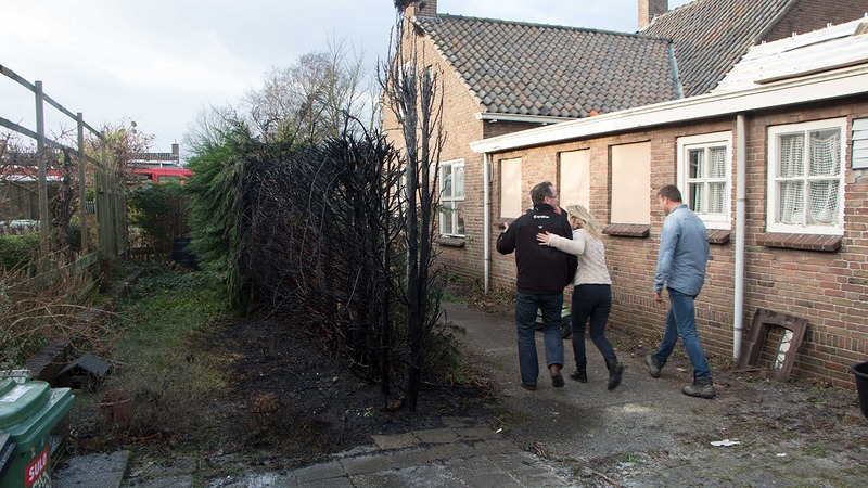 Brandende heg zet Nobelhof en Bovenweg in de rook