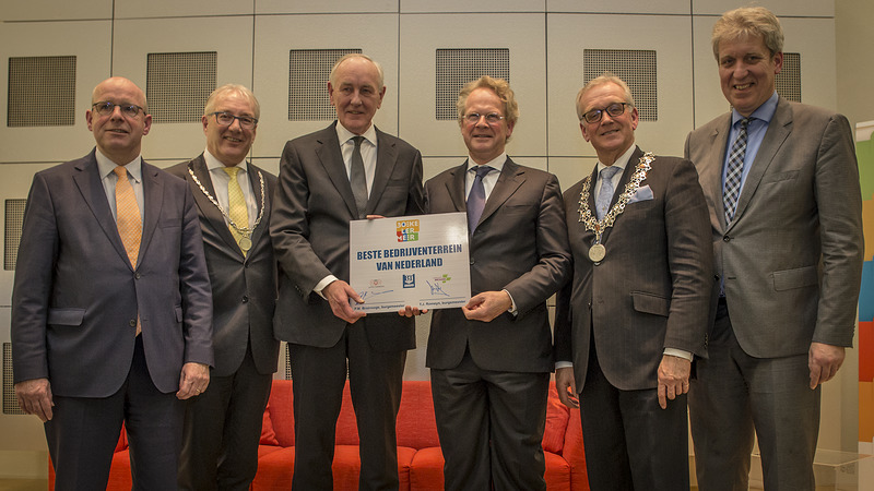 Commissaris van de Koning Johan Remkes bij uitreiking award Boekelermeer
