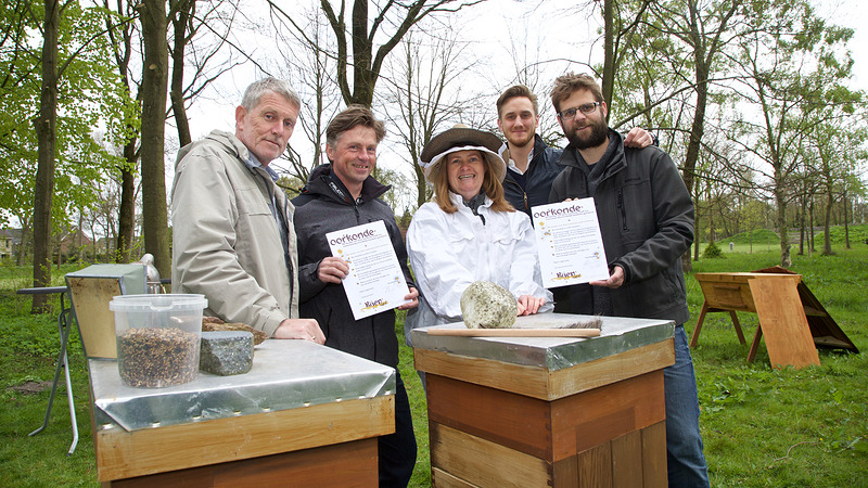 Gemeente Alkmaar en Stadswerk072 tekenen Bijenconvenant