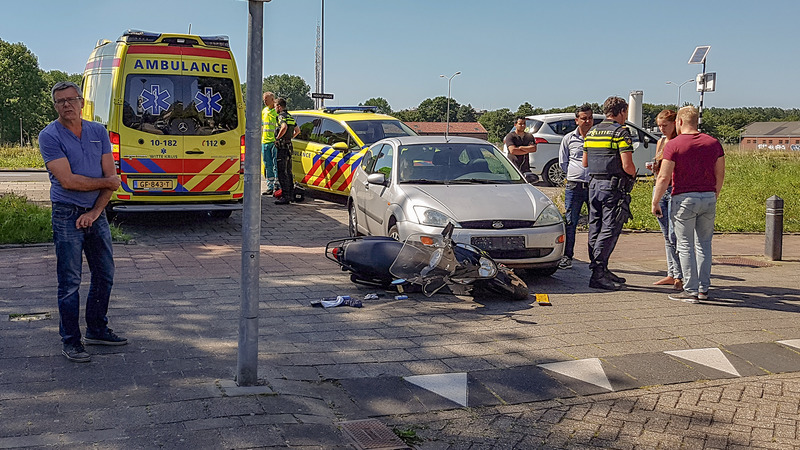 Bestuurder snorscooter gewond na aanrijding op fietspad Noorderkade