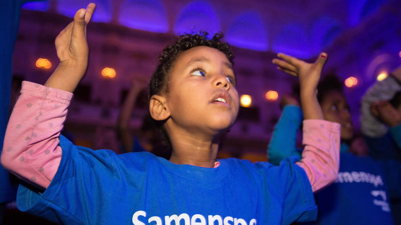 Vluchtelingenkinderen van azc Alkmaar treden op in Concertgebouw