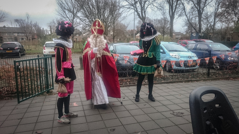 Sinterklaas bezoekt basisscholen in Alkmaar