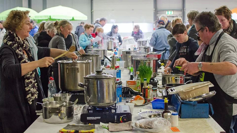NK Snert koken en streekproductenmarkt bij Boer Ted