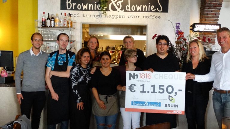 Brownies & DownieS krijgt cheque van Nh1816 en Bruin Assurantiën