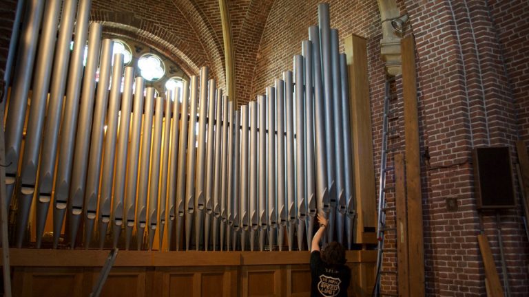 Restaurateurs spelen op Pels-orgel van Sint-Laurentiuskerk ?