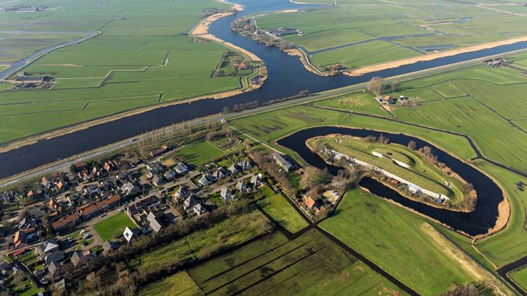 Illegale dammen in Dopsloot te Markenbinnen moeten weg