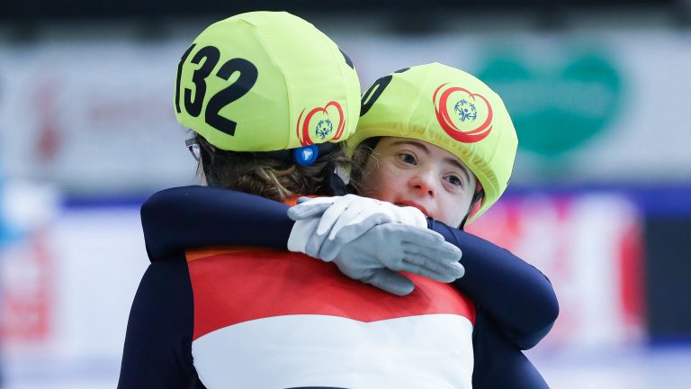 Aangepaste sporten proberen tijdens de Unieke Winterspelen in De Meent ?