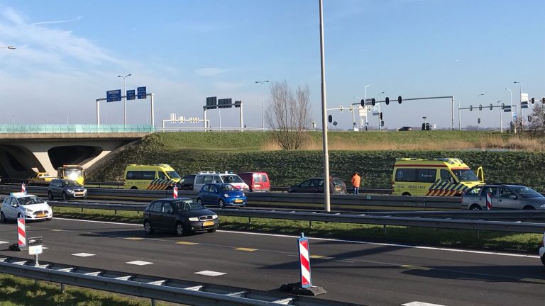 Meerdere auto’s en vrachtauto betrokken bij aanrijding N242 in Alkmaar
