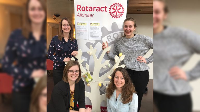 Rotaract Club Alkmaar verzamelt wensen met Wensboom
