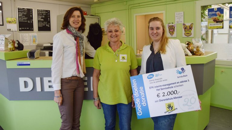 Dierentehuis Alkmaar ontvangt donatie van 2.000 euro
