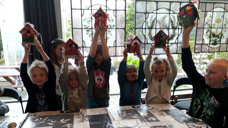 Kinderworkshops bonbons maken en vogelhuisjes versieren bij Hortus Alkmaar
