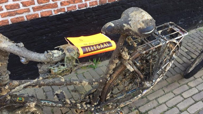 Stadstoezicht markeert opgeviste fietsen als ‘illegaal achtergelaten’