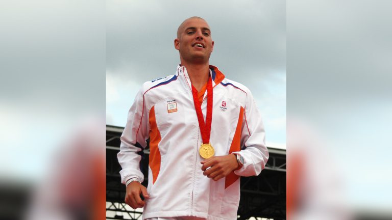 Alkmaarse Olympiër Maarten van der Weijden zwemt van Amsterdam naar Leeuwarden