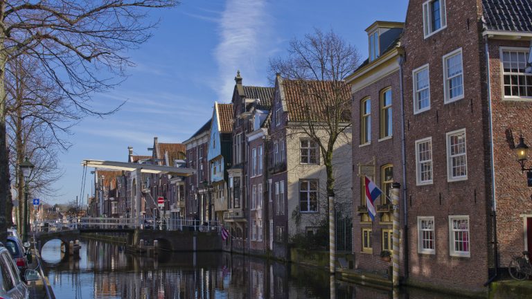 Stadswandeling door Alkmaar met uitleg in makkelijk Nederlands ?