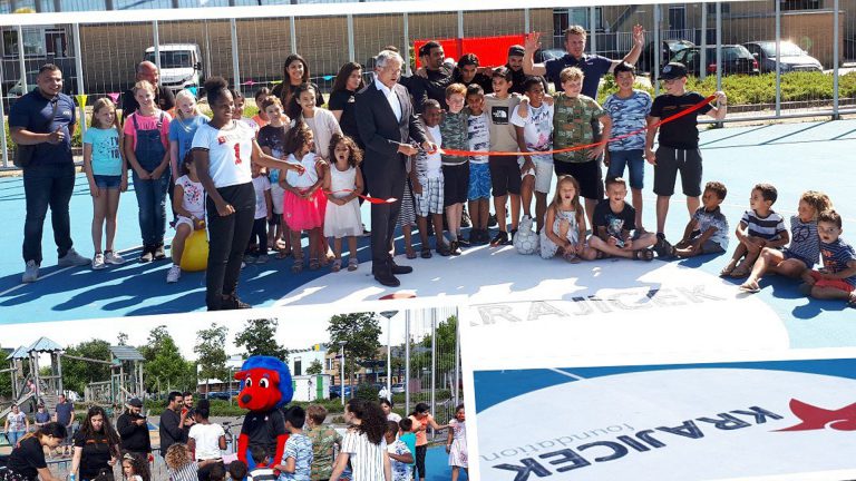 Krajicek Foundation veldje aan Amelandstraat officieel geopend