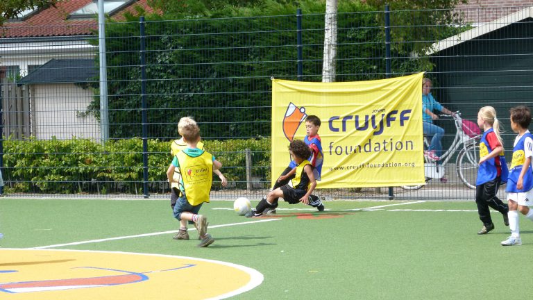 Alkmaar Sport houdt 6 vs. 6 voetbaltoernooi op Cruyff Court Daalmeer