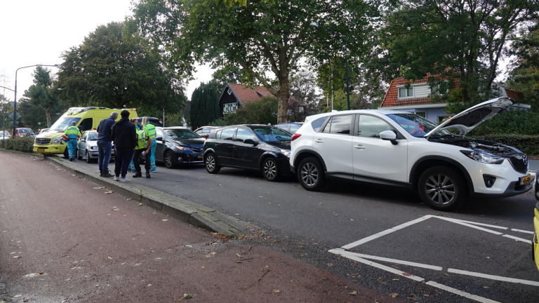 Vier auto’s in kop-staart botsing op Kennemerstraatweg in Alkmaar