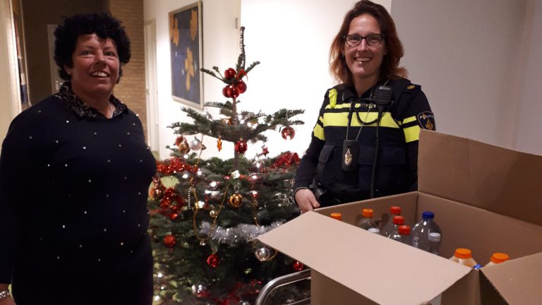 Politie Alkmaar doneert overblijfselen kerstmaaltijd aan minderbedeelden