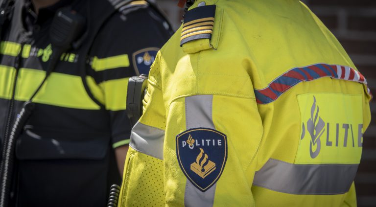 Ketting van nek gerukt in Alkmaar; verdachten snel in kraag gevat