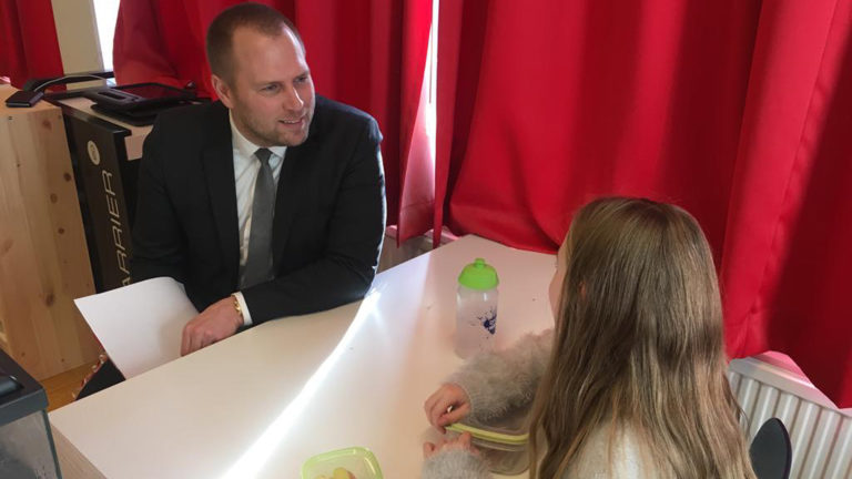 Kamerlid Heerema bezoekt “topproject” voor hoogbegaafde kinderen