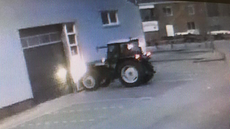 Ramkraak met tractor op industrieterrein Overdie; ‘Ik kom nog wel terug’