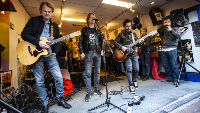 Van Dik Hout publiekstrekker tijdens Record Store Day