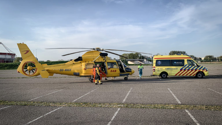 Kustwachthelicopter ‘dropt’ patient bij AFAS-Stadion