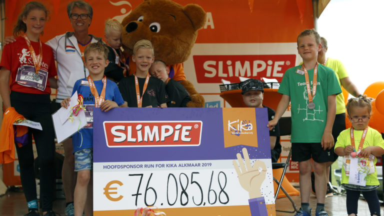 Jong en oud rennen ruim 76.000 euro bijeen tijdens KiKa-run