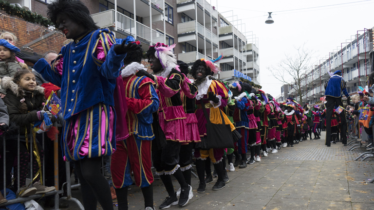 Actiegroep Kick Out Zwarte Piet richt pijlen op Alkmaarse pieten