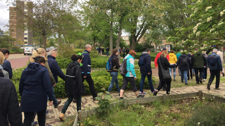 Wandelclub Klaar-mee-Loop-mee start wekelijkse wandeling in Huiswaard ?