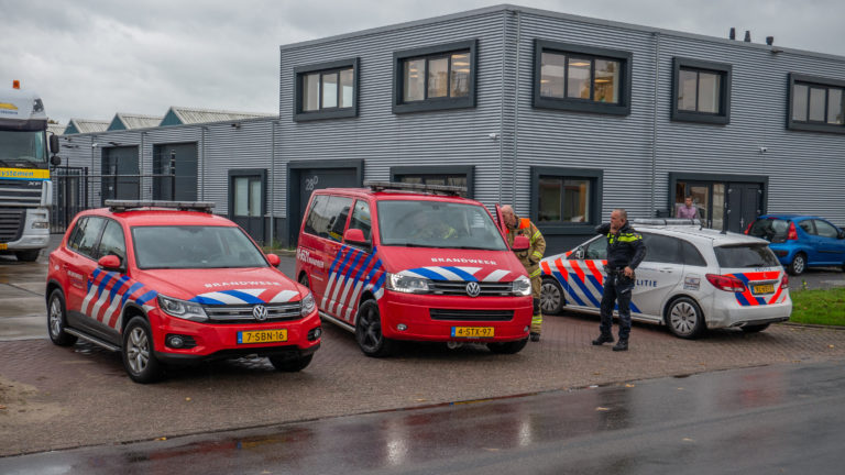 Politie-inval in bedrijfspand Hamsterkoog in Alkmaar na harde knal