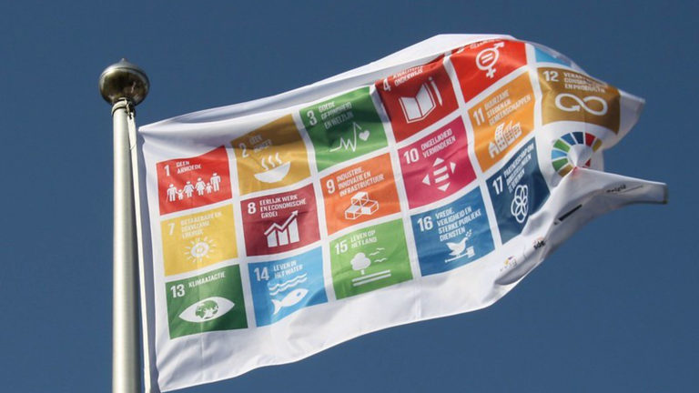 Gemeente Alkmaar hijst de vlag voor vierjarig bestaan Global Goals