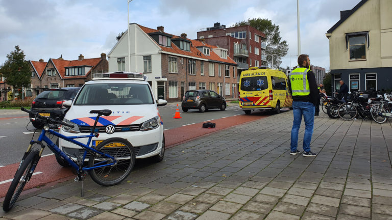 Fietser zwaargewond na aanrijding met motorrijder op Vondelstraat