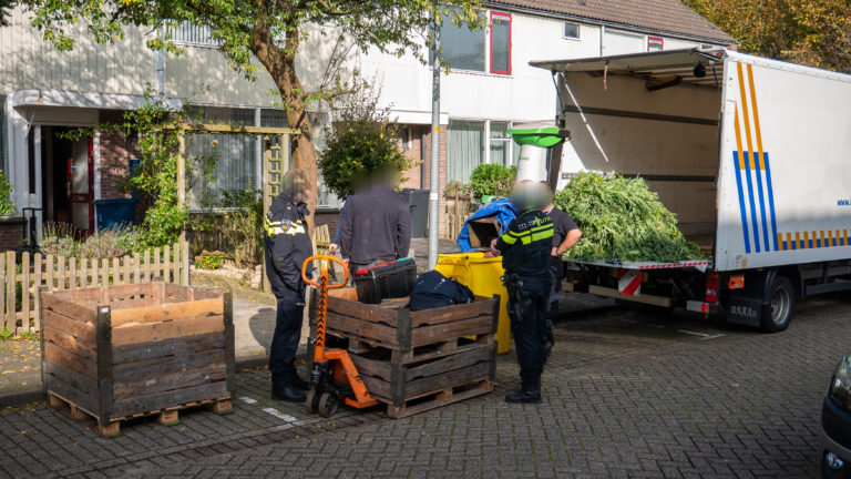 Alkmaarse politie rolt slim opgezette wietplantage op onder woning aan Hornwaard