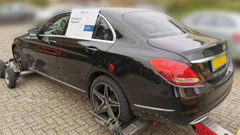 Politie pakt dure auto in Alkmaar af van verdachte eigenaar