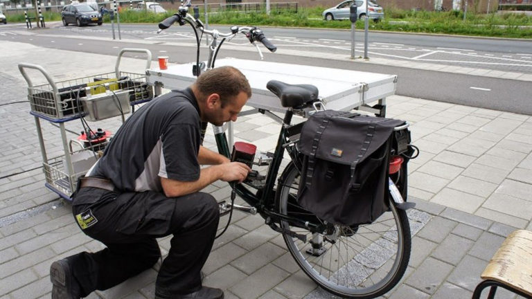 Politie, gemeente en fietswinkel Hans de Boer houden actie tegen fietsdiefstal