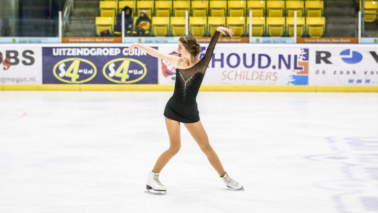 Vijf podia voor kunstrijders AIJC op de internationale Stars on Ice Cup Zoetermeer