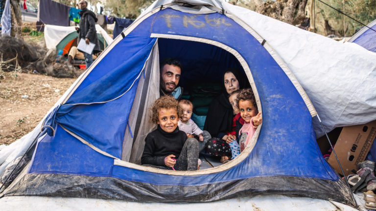 Foto-expositie in Het Nieuwe Warenhuis over humanitaire crisis in Griekse vluchtelingenkampen ?