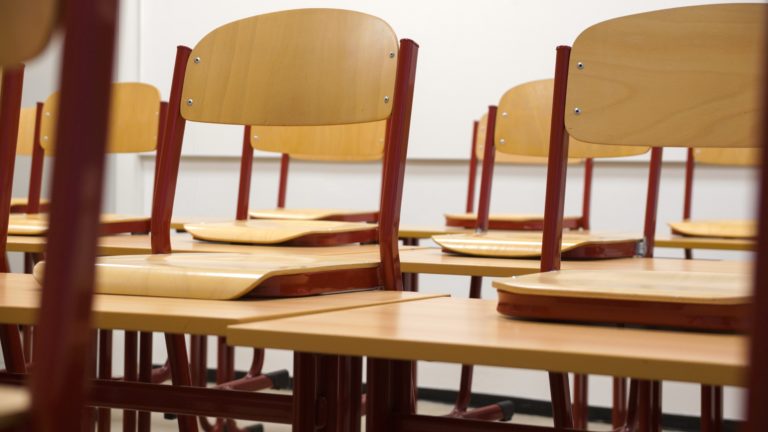 Vier scholen in Heerhugowaard dicht vanwege onderwijsstakingen