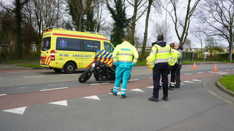 Motorrijder onderuit bij aanrijding op Bestevaerstraat in Alkmaar
