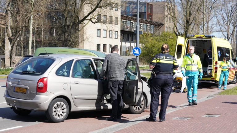 Twee gewonden bij aanrijding op kruising Koelmalaan – Hadewijchstraat