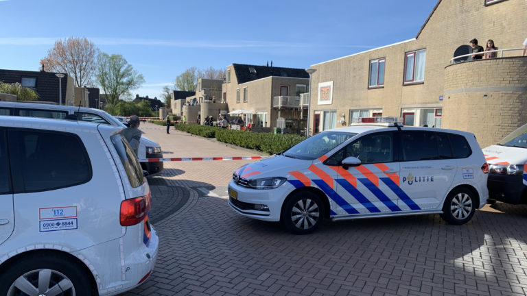 Schietpartij in Amelandstraat te Alkmaar; politie zoekt met helikopter naar verdachten