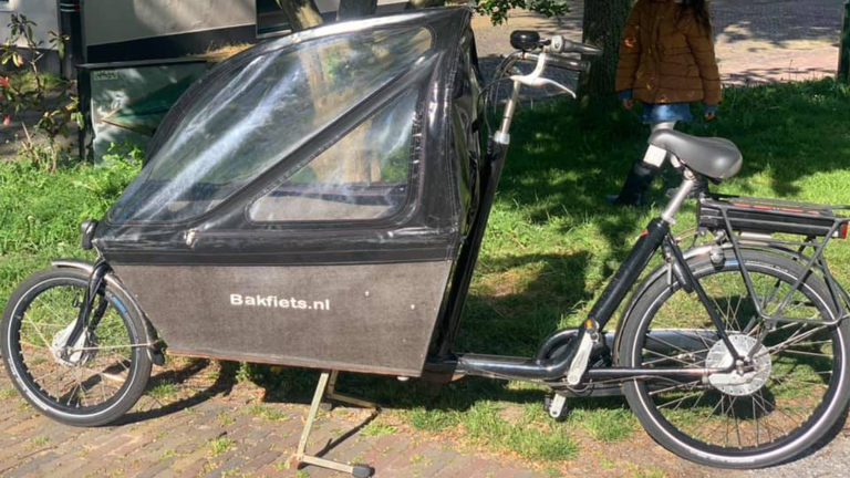 Getuigenoproep: Alkmaarse brutaal beroofd van elektrische bakfiets bij Oudegracht
