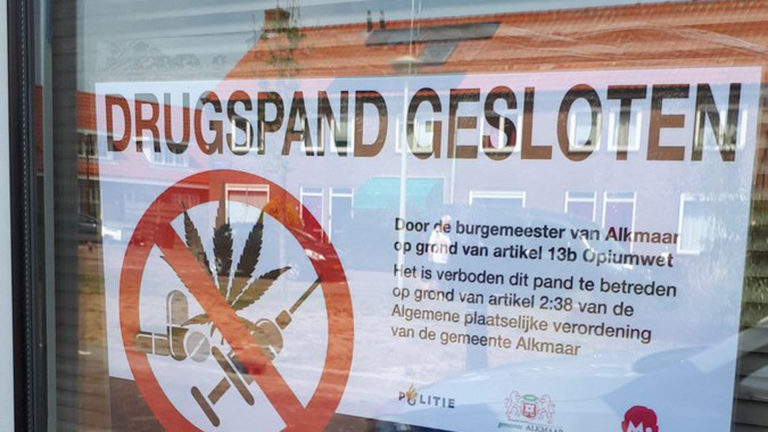 Burgemeester Bruinooge laat drugspand aan De Ruijterstraat sluiten