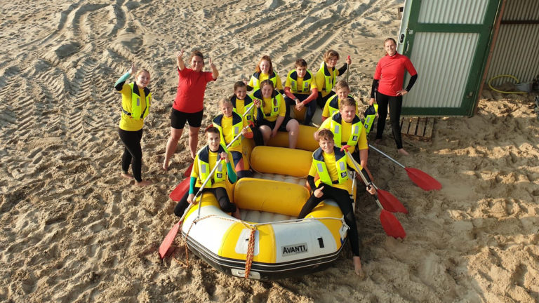 Lifeguards in spé voltooien eerste strandles van Reddingsbrigade Egmond