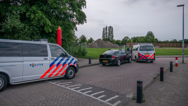 Man springt in sloot in Alkmaar Noord, met zeven politie-eenheden op de hielen