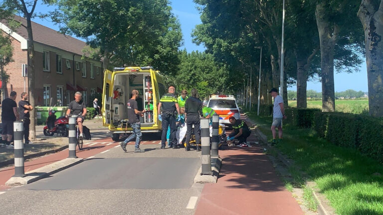 Fietsster gewond bij aanrijding met scooterrijder op De Landman
