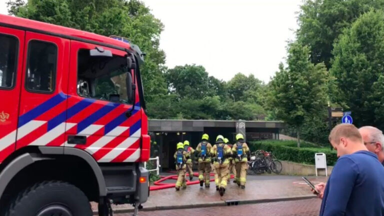 Brandweerman Karel was als eerste in de Singelgarage: “Je zag geen hand voor ogen”