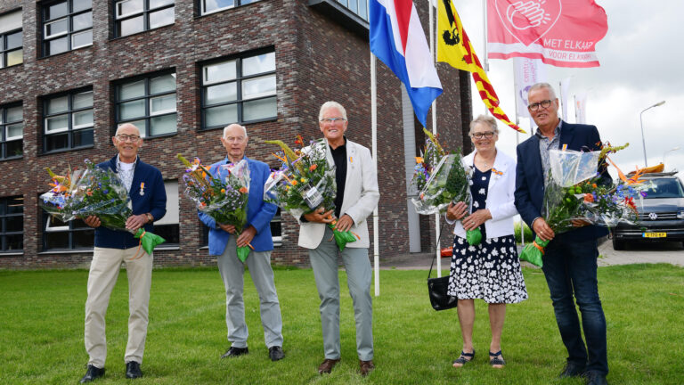Eindelijk lintje opgespeld na koninklijke onderscheiding in Gemeente Langedijk